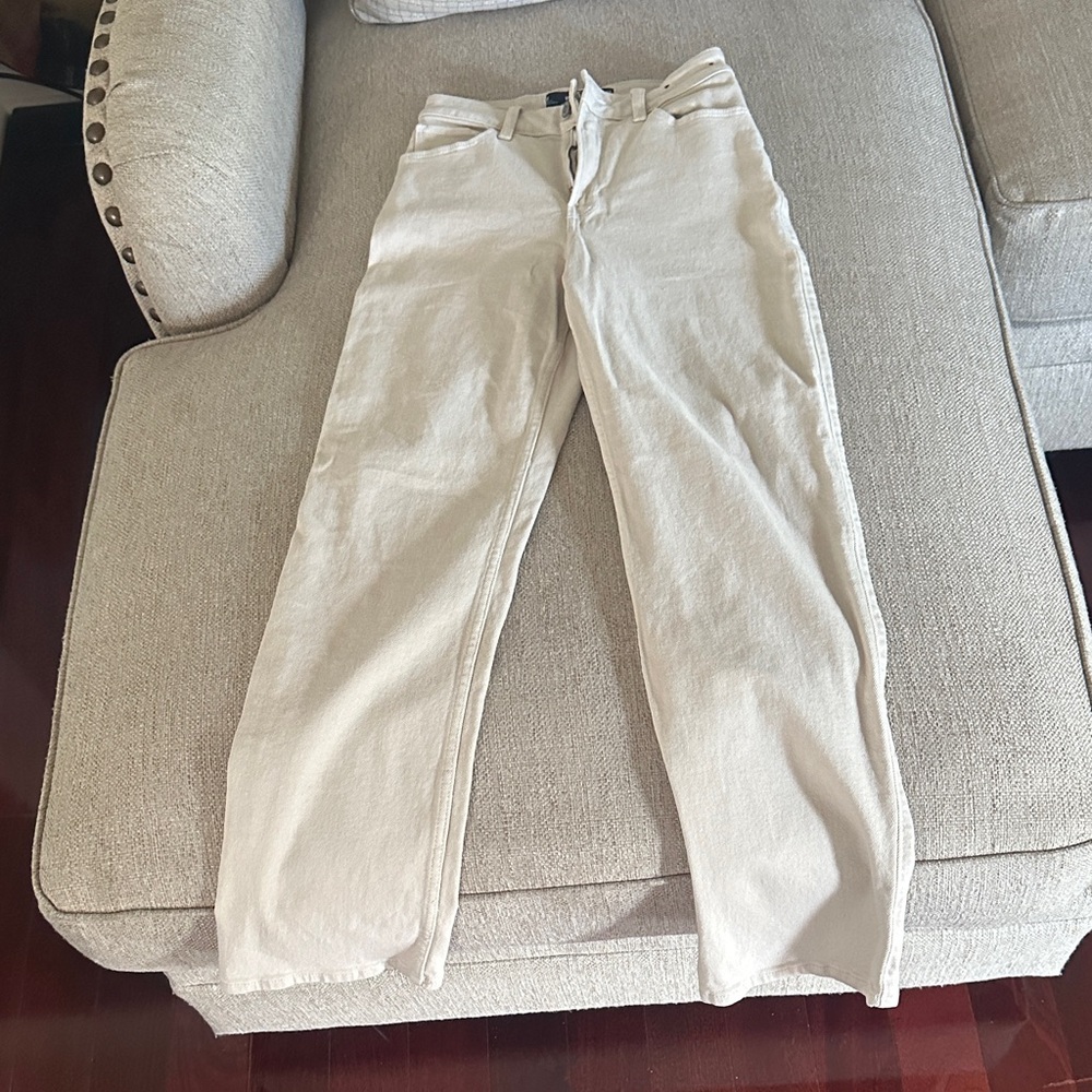 Hollister Ultra High-Rise Dad Jeans in Cream